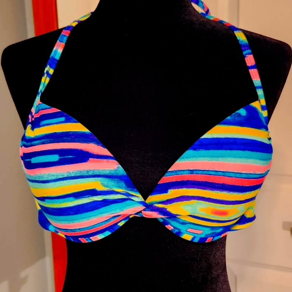 😀 Xhileration bikini top